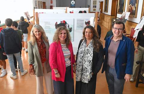 Una exposici&oacute;n en el IES Coloma rescata las historias de 42 mujeres que dejaron huella en la Historia