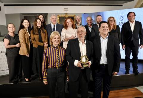 Rafael Plaza recibe el primer Premio Jerez de Periodismo tras casi medio siglo de trayectoria